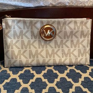 Michael Kors Fulton Large Zip Clutch